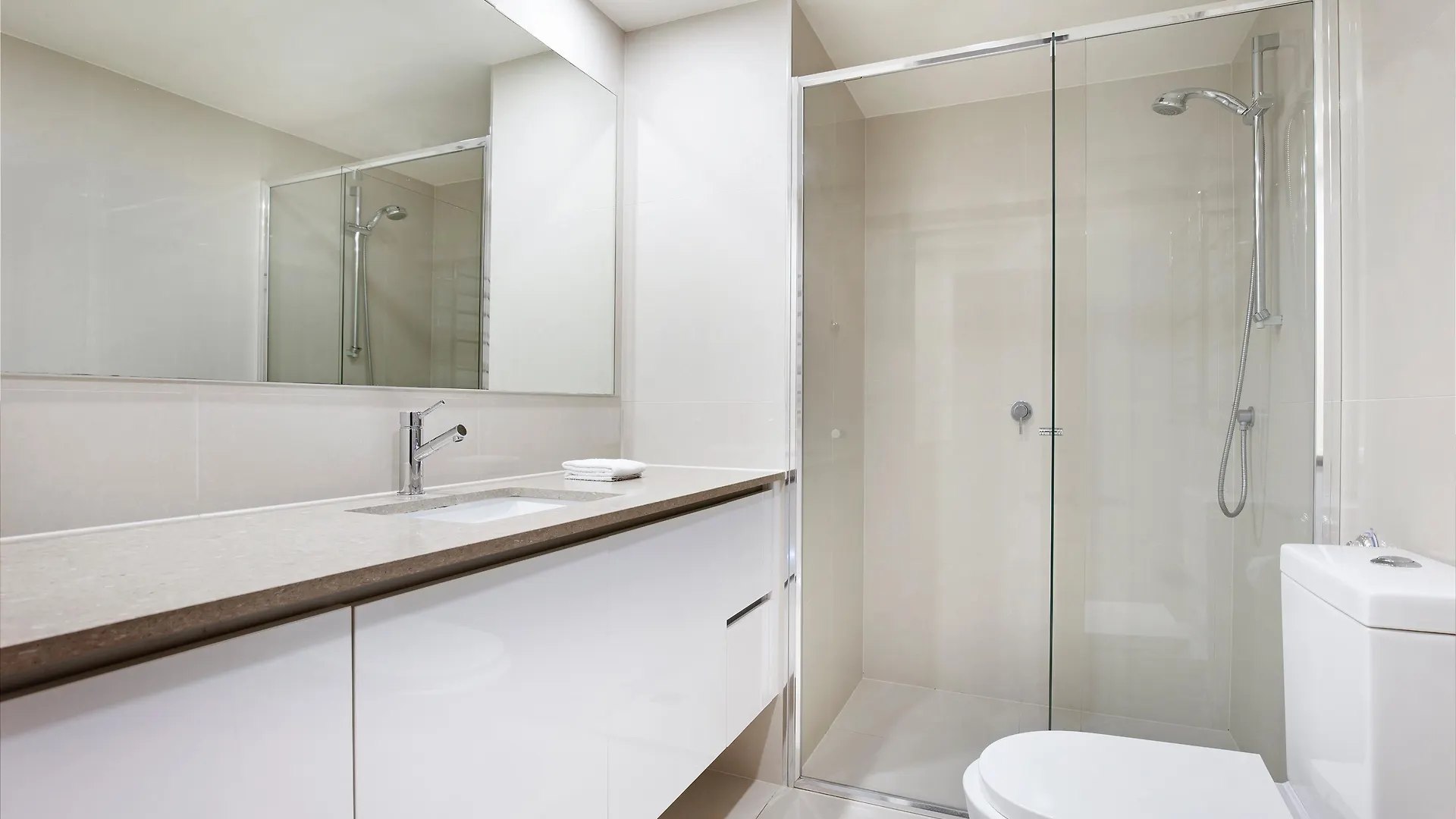 Paradise Centre Apartments Голд-Кост 4*,  Австралия